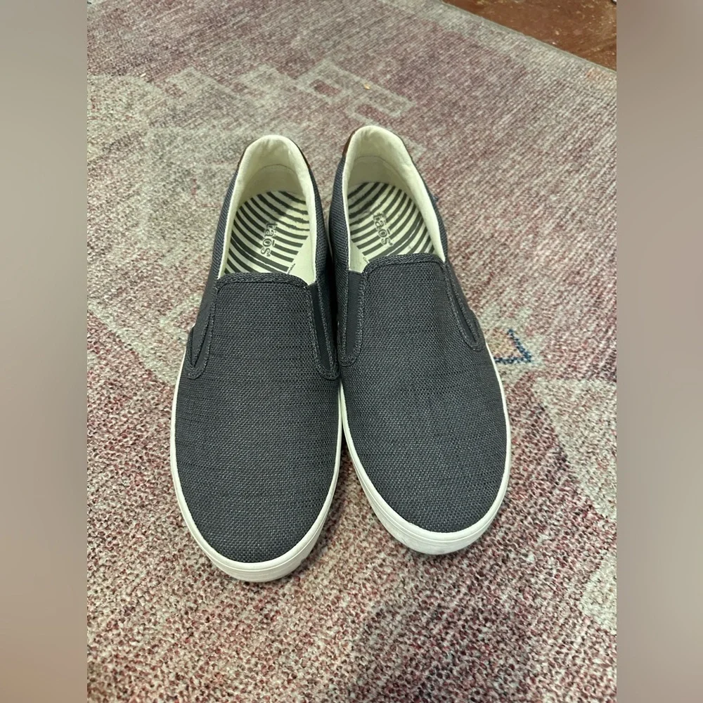 Taos slip on grey hutch hut canvas preppy sneakers men’s 9.5
